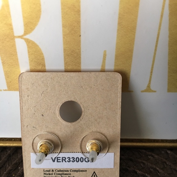 Adorable small Baseballs ⚾️ Earrings gold tone - Picture 4 of 4